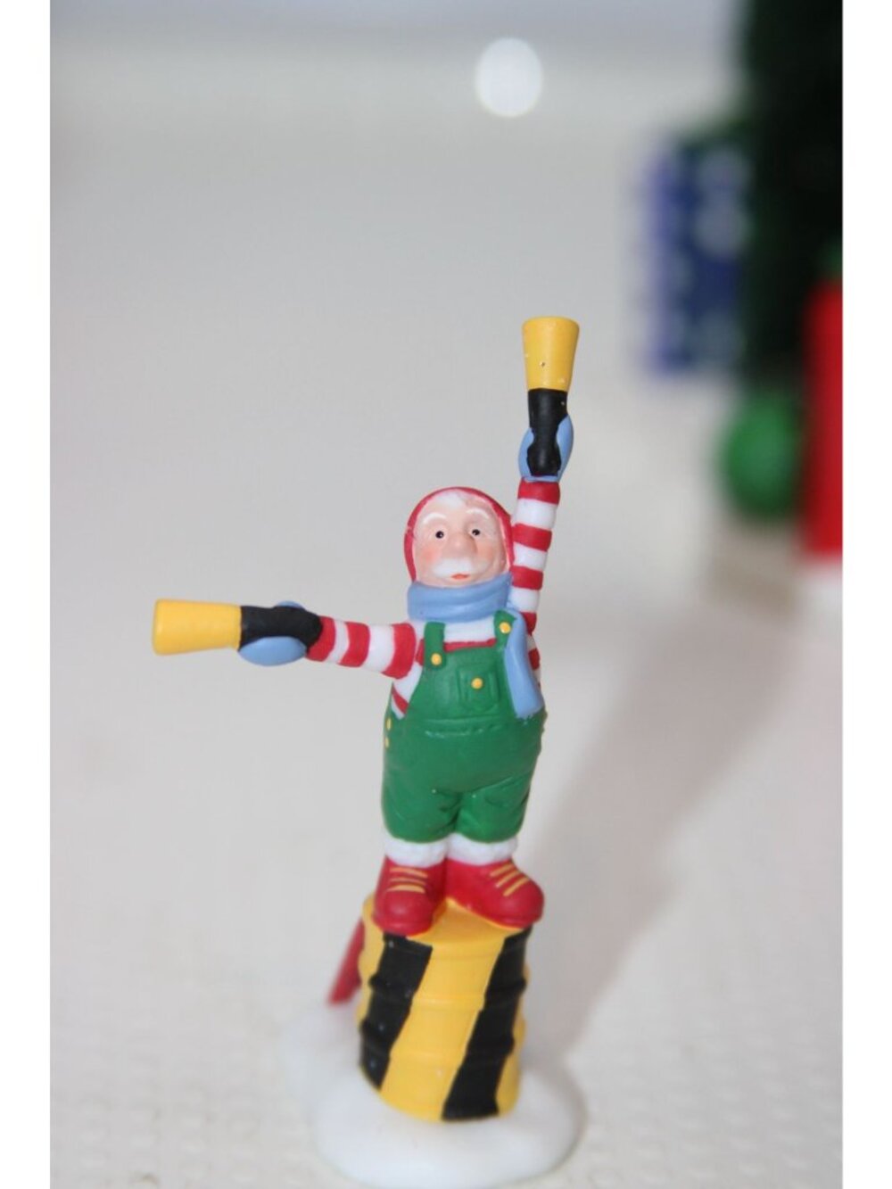 Dept 56 North Pole - Santa's Sleight Launch Gift Set - Picture 10 of 11